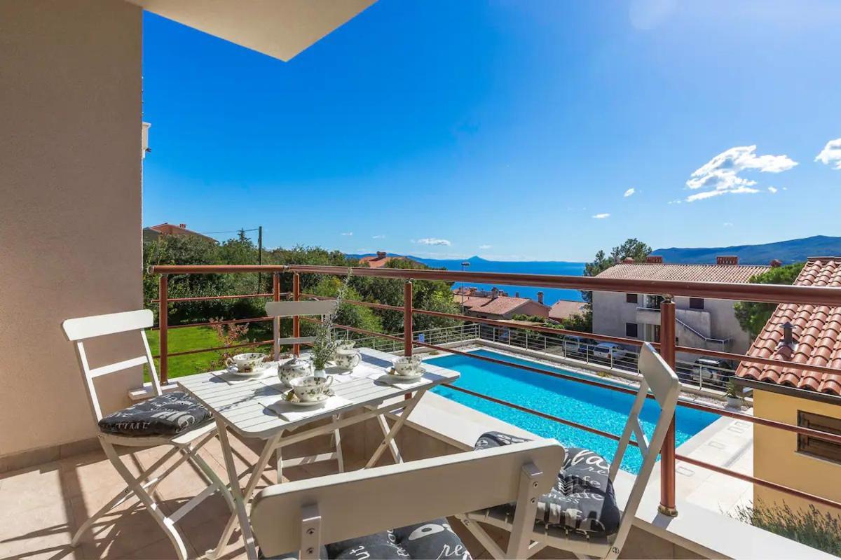E&T Apartments With A Beautiful Pool Рабац Номер фото