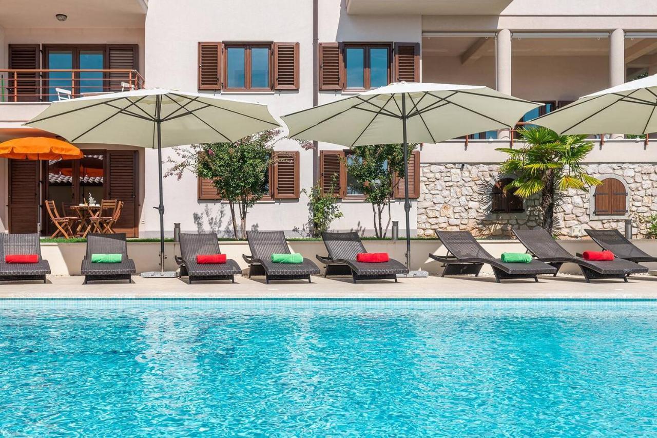 E&T Apartments With A Beautiful Pool Рабац Экстерьер фото